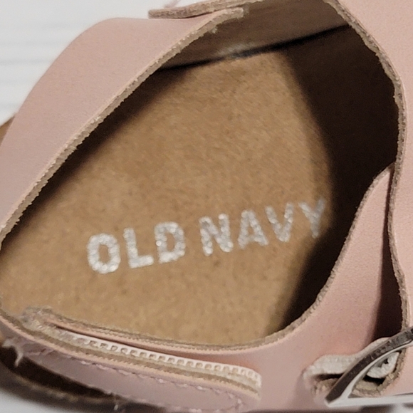 0-3M Old Navy, NWOT, cream beige sandals. - Picture 3 of 6